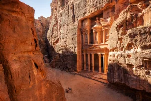 Read more about the article The Ultimate Petra Travel Guide