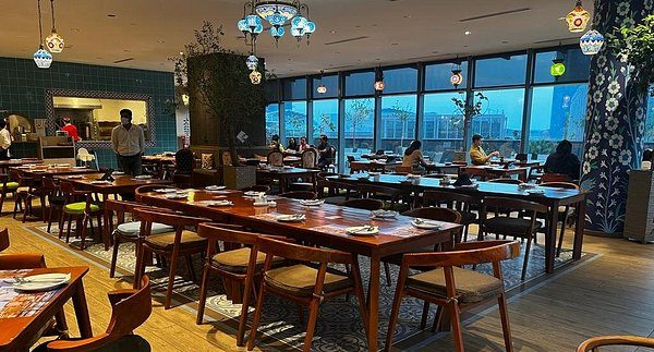 Read more about the article Top 18 Halal Restaurants in Singapore with Locations and Prices